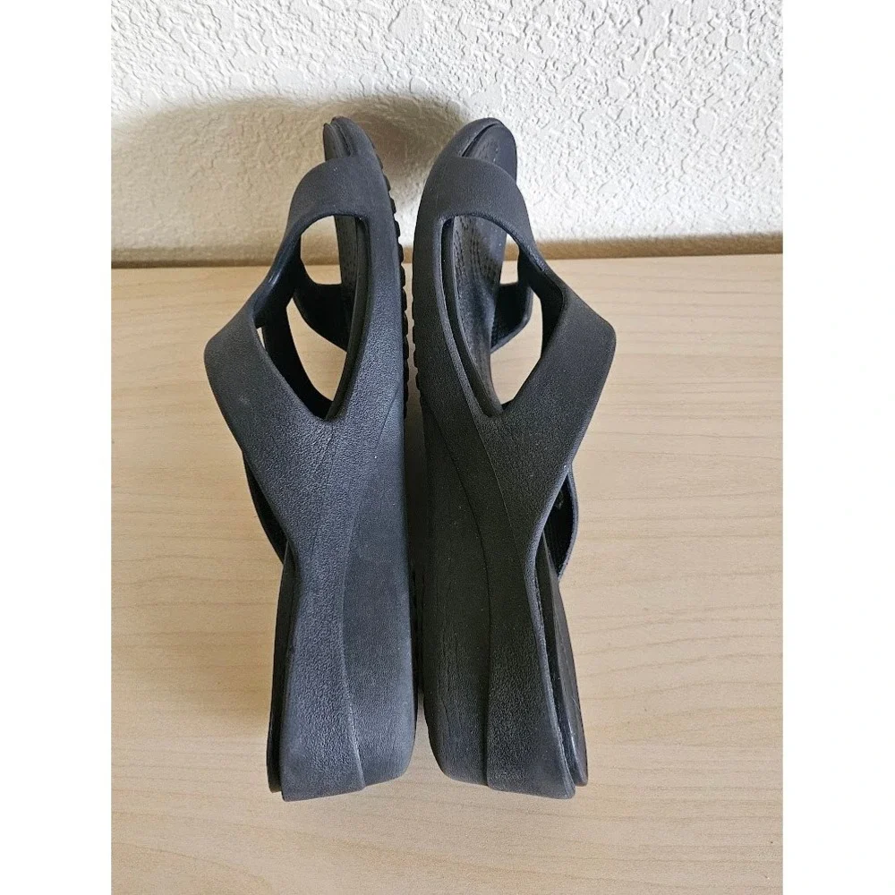 Crocs Sanrah Strappy Wedge Sandals Womens 8 Black Slip On Slide Comfort - Picture 6 of 8